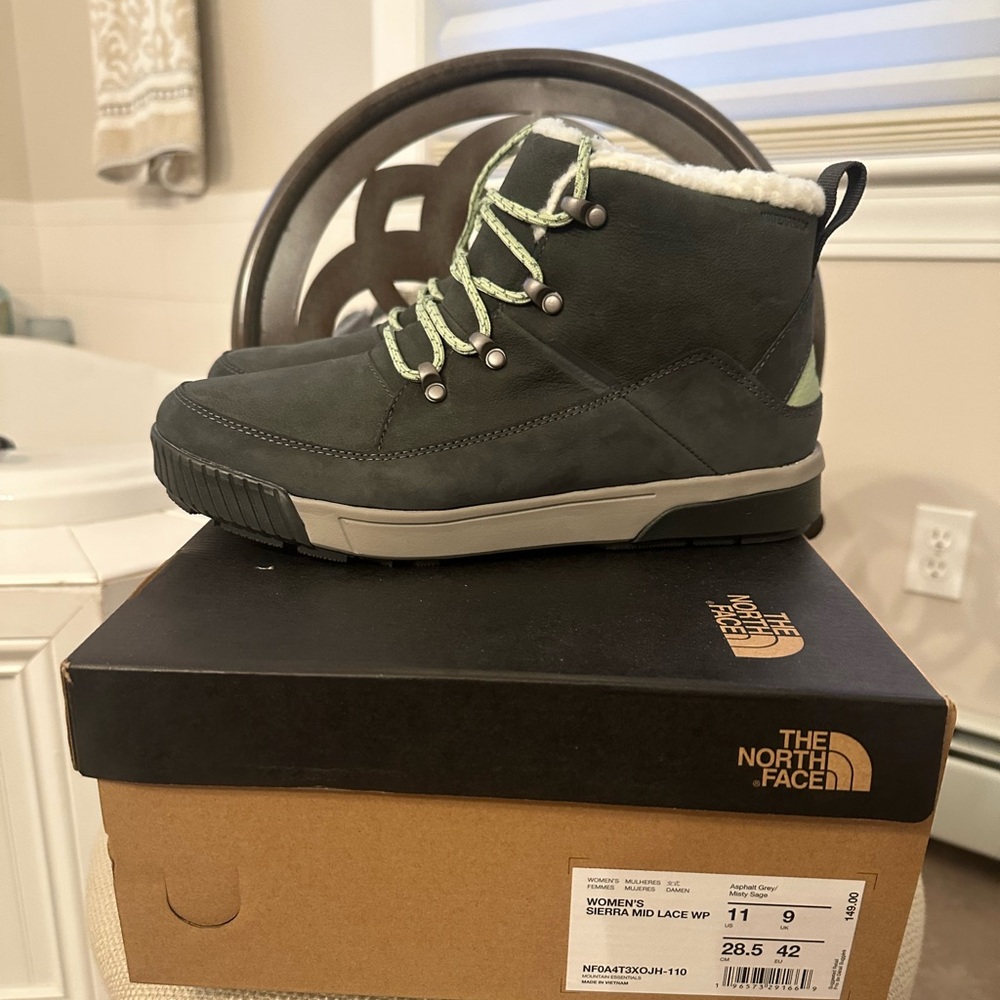 BRAND NEW North Face Sierra Mid Lace WP Boot size 11